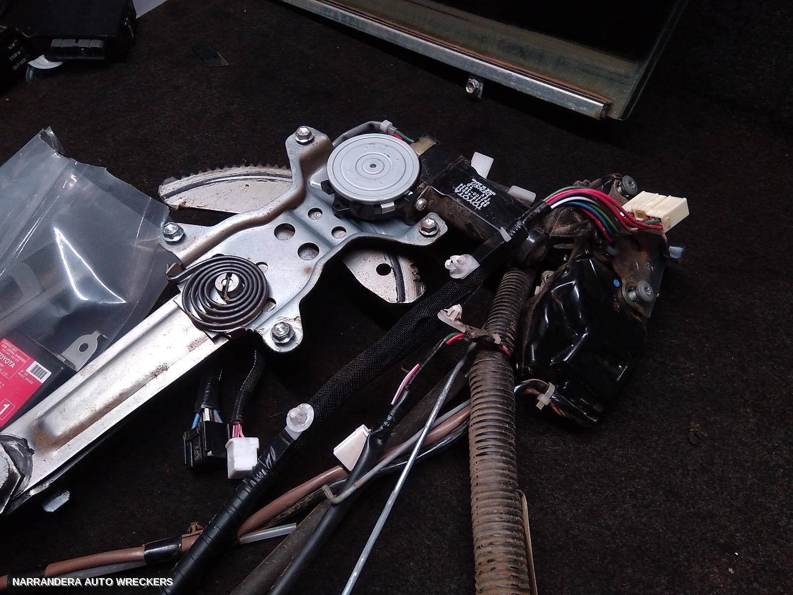 2018 TOYOTA LANDCRUISER Right Front Window Reg/Motor