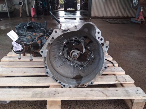 2011 TOYOTA HILUX Trans/Gearbox