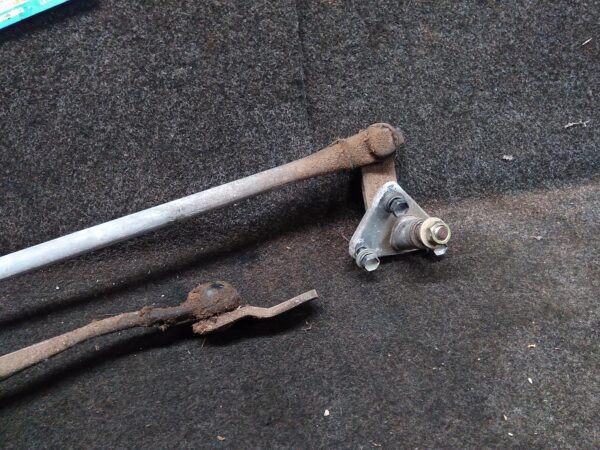 1996 TOYOTA HILUX WIPER LINKAGE