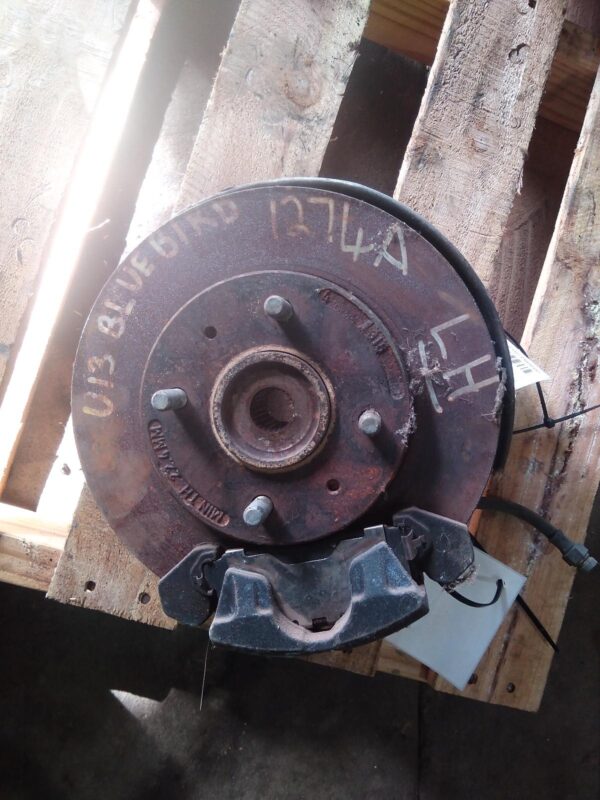 1997 NISSAN BLUEBIRD LEFT FRONT HUB ASSEMBLY