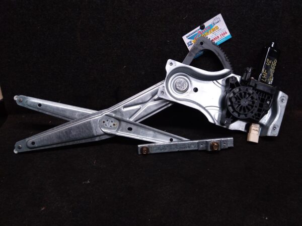 2005 HOLDEN COMMODORE LEFT FRONT WINDOW REG/MOTOR