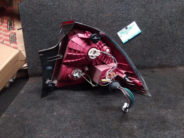 2005 HOLDEN COMMODORE LEFT TAILLIGHT