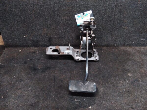 1996 TOYOTA HILUX PEDAL ASSEMBLY
