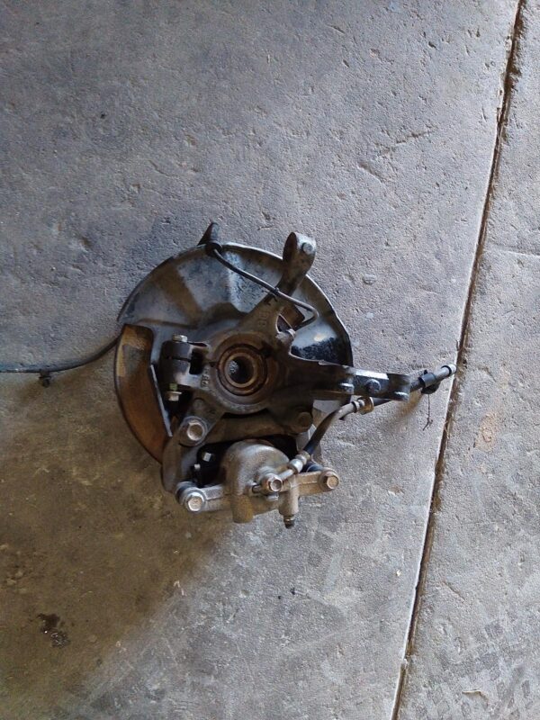 2011 MAZDA 2 LEFT FRONT HUB ASSEMBLY