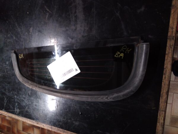 2002 FORD FALCON RIGHT REAR SIDE GLASS
