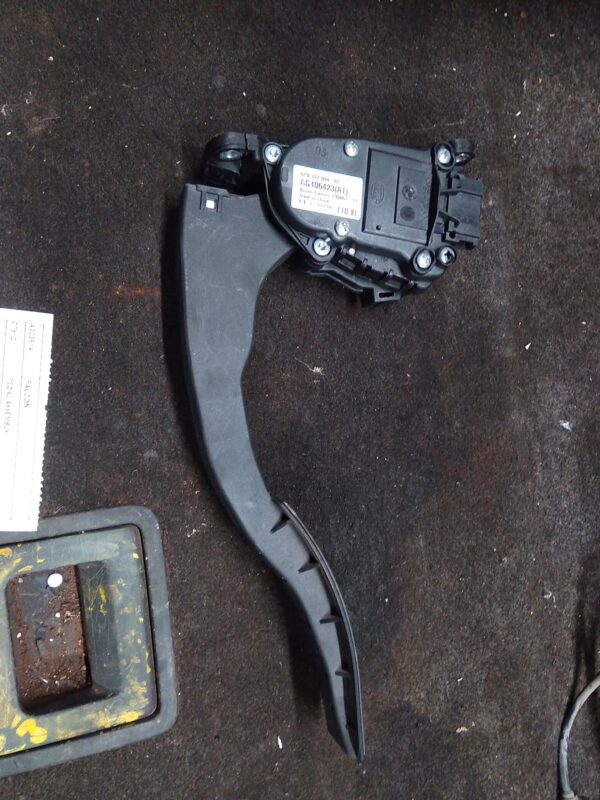 2010 FORD FALCON PEDAL ASSEMBLY