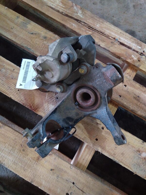 2006 FORD FOCUS LEFT FRONT HUB ASSEMBLY