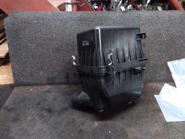 2013 TOYOTA RAV4 AIR CLEANER/BOX