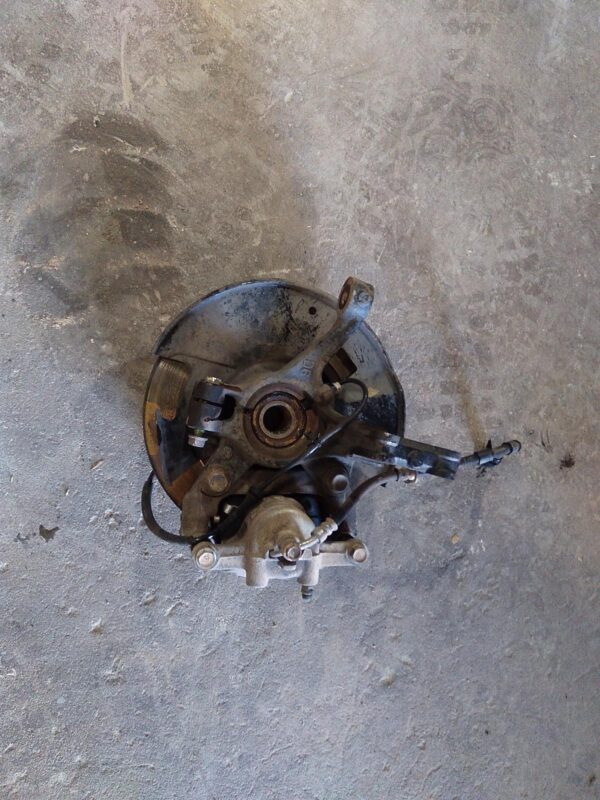 2011 MAZDA 2 LEFT FRONT HUB ASSEMBLY