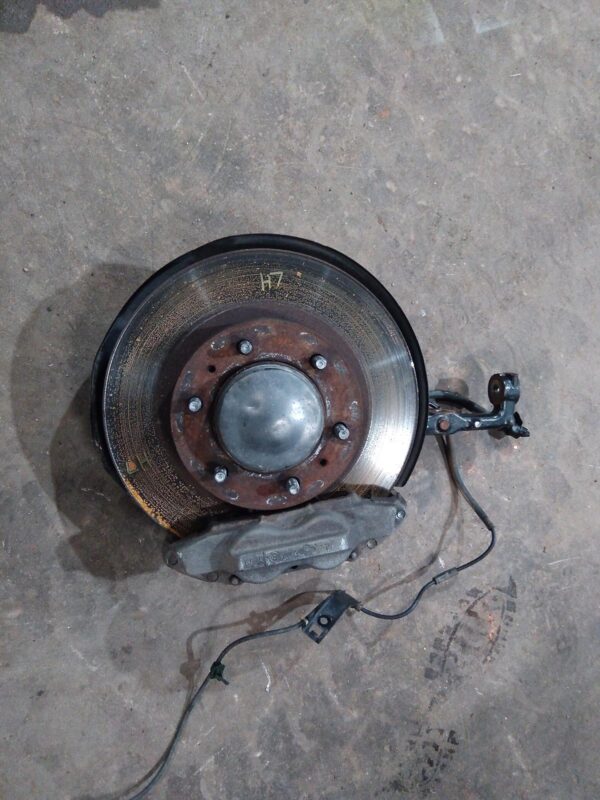 2014 TOYOTA HILUX LEFT FRONT HUB ASSEMBLY