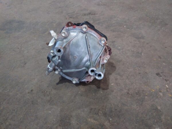 2013 TOYOTA KLUGER Differential Centre
