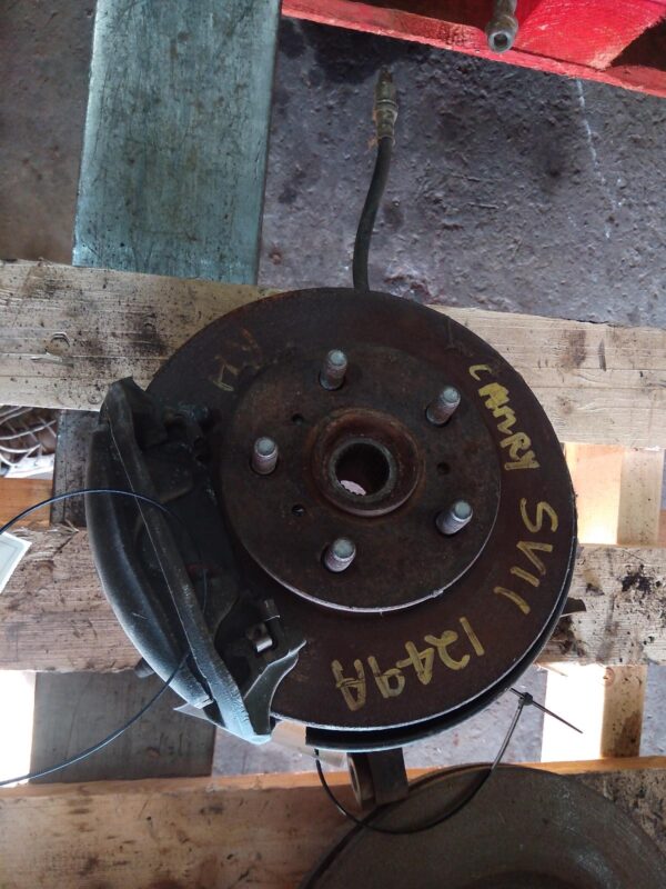 1983 TOYOTA CAMRY RIGHT FRONT HUB ASSEMBLY