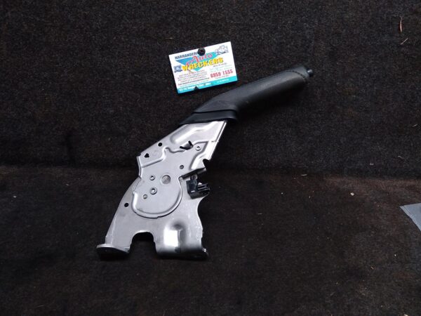 2013 TOYOTA RAV4 HANDBRAKE LEVER