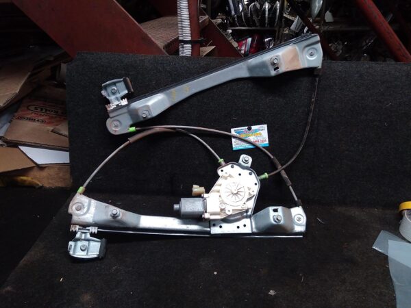 2008 HOLDEN COMMODORE LEFT FRONT WINDOW REG/MOTOR
