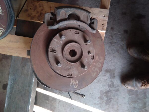 2002 HYUNDAI ELANTRA RIGHT FRONT HUB ASSEMBLY