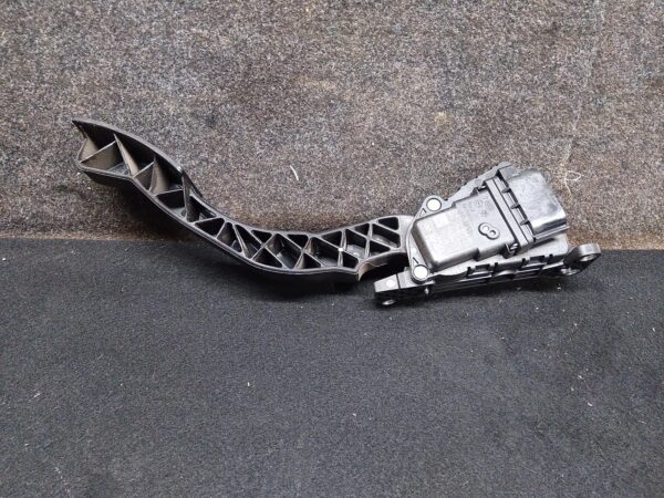 2008 MAZDA 3 PEDAL ASSEMBLY