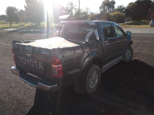 2011 TOYOTA HILUX ECU