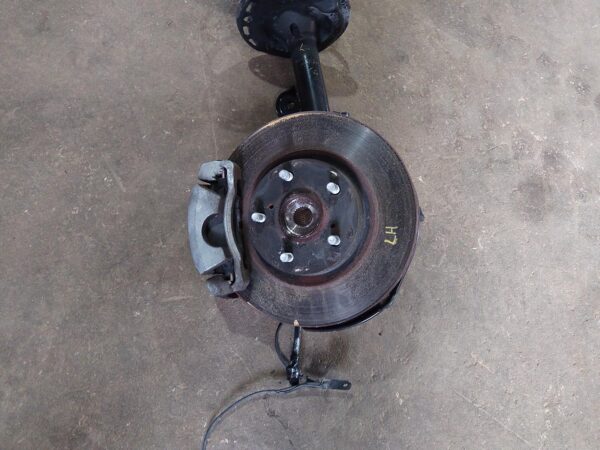2013 TOYOTA RAV4 LEFT FRONT HUB ASSEMBLY
