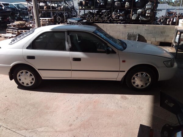 2000 TOYOTA CAMRY REAR GARNISH