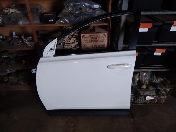2013 TOYOTA RAV4 LEFT FRONT DOOR