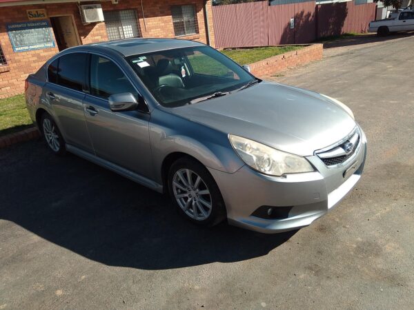 2011 SUBARU LIBERTY Right Guard