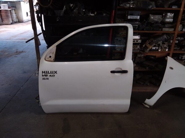 2011 TOYOTA HILUX LEFT FRONT DOOR