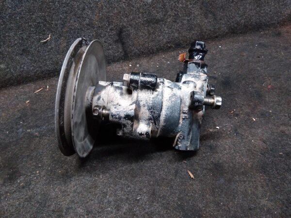 1996 TOYOTA HILUX STEERING PUMP