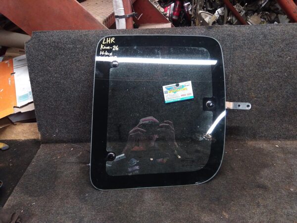 2012 TOYOTA HILUX LEFT REAR SIDE GLASS