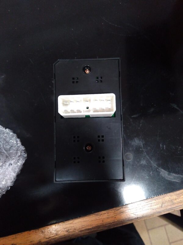 2004 HOLDEN COMMODORE PWR DR WIND SWITCH