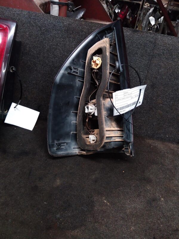 2005 TOYOTA PRADO RIGHT TAILLIGHT
