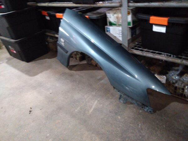 2005 HOLDEN COMMODORE RIGHT GUARD