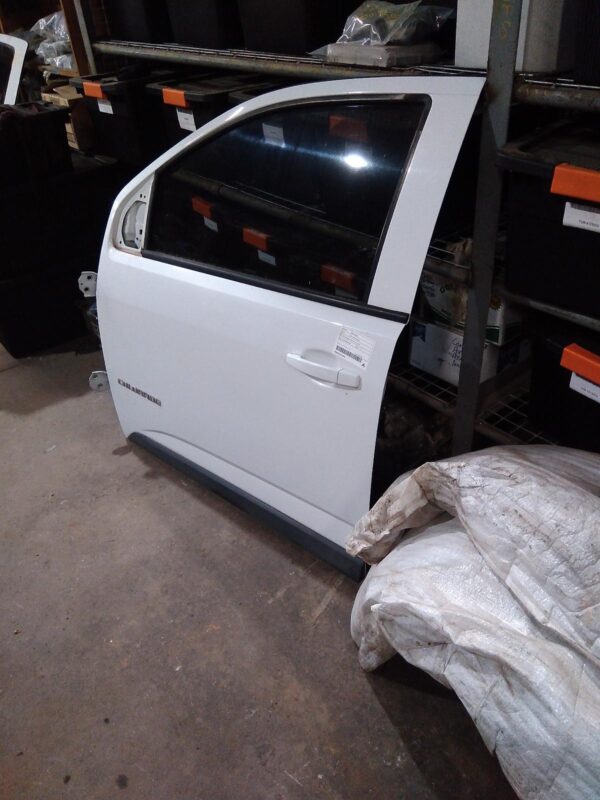 2015 HOLDEN COLORADO LEFT FRONT DOOR