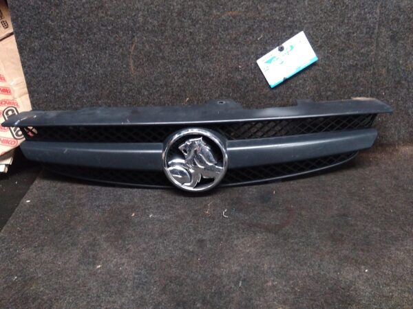 2005 HOLDEN COMMODORE GRILLE
