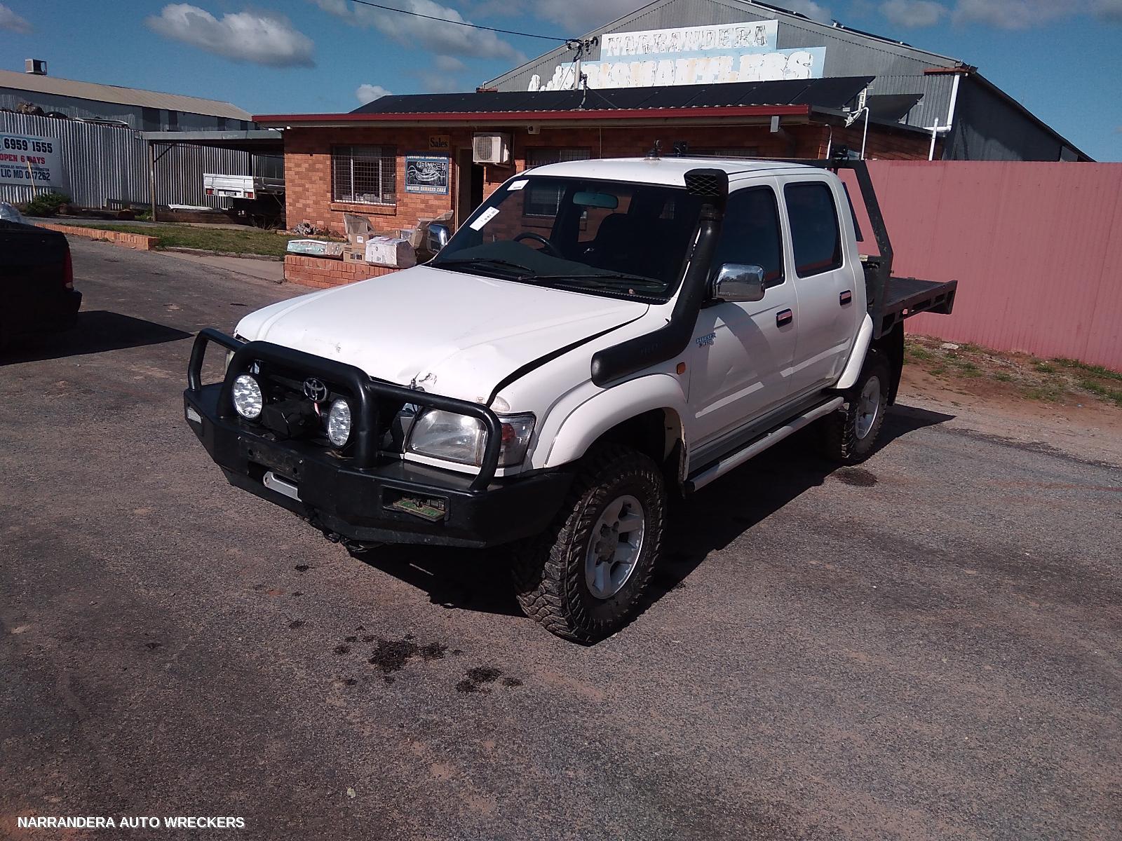 2004 TOYOTA HILUX Left Front Hub Assembly