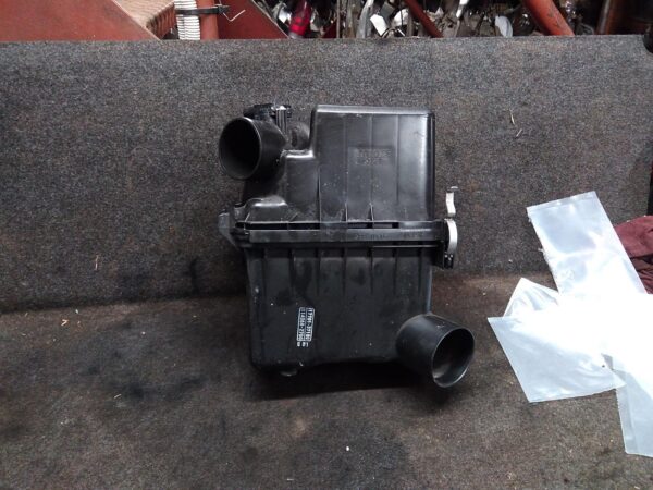 2013 TOYOTA RAV4 AIR CLEANER/BOX