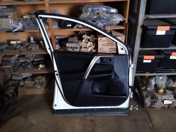2013 TOYOTA RAV4 LEFT FRONT DOOR