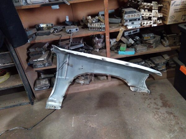 1996 TOYOTA HILUX LEFT GUARD