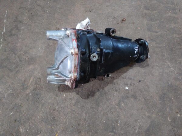 2013 TOYOTA KLUGER Differential Centre