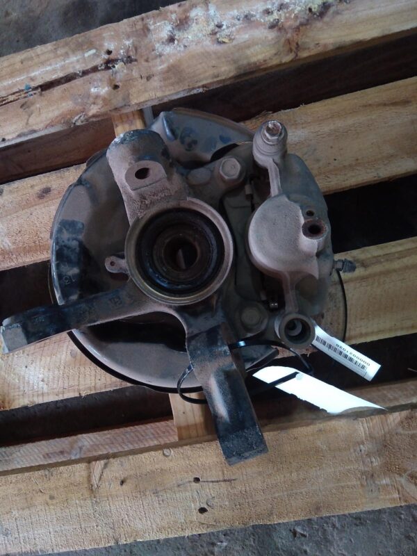 1999 TOYOTA COROLLA RIGHT FRONT HUB ASSEMBLY