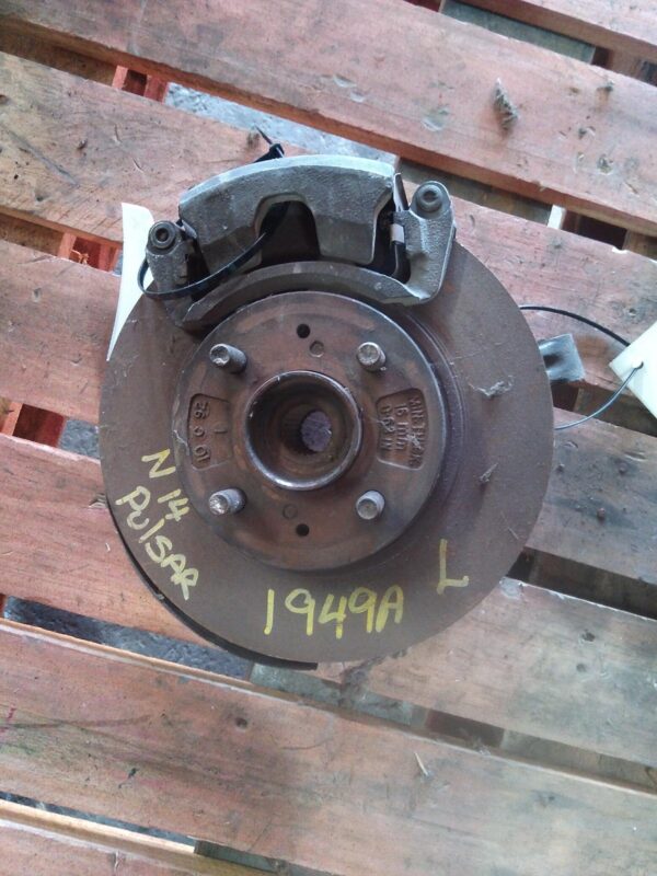 1992 NISSAN PULSAR LEFT FRONT HUB ASSEMBLY