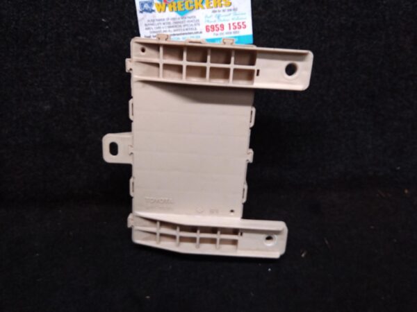 2006 LEXUS RX SERIES FUSE BOX