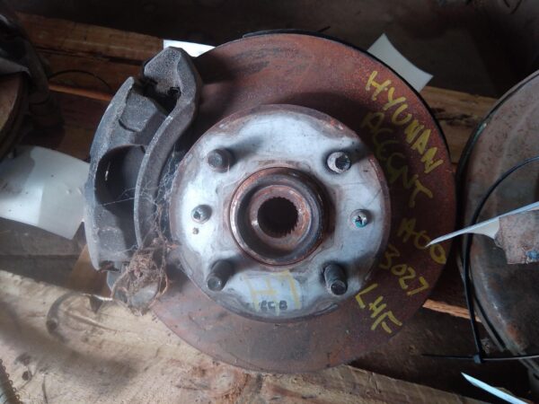 2004 HYUNDAI ACCENT LEFT FRONT HUB ASSEMBLY