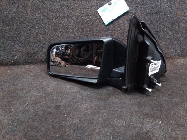 2005 HOLDEN COMMODORE LEFT DOOR MIRROR