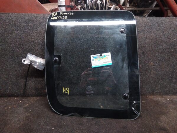 2012 TOYOTA HILUX RIGHT REAR SIDE GLASS