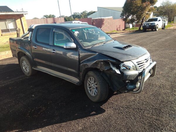 2011 TOYOTA HILUX ECU