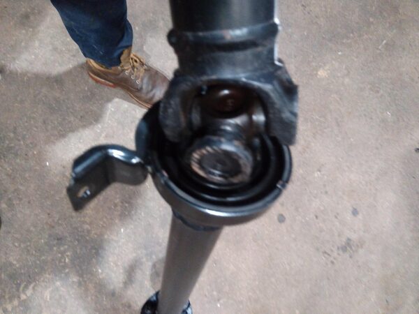 2003 HOLDEN COMMODORE REAR DRIVE SHAFT