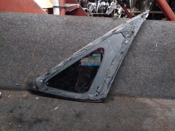 2006 LEXUS RX SERIES LEFT REAR SIDE GLASS