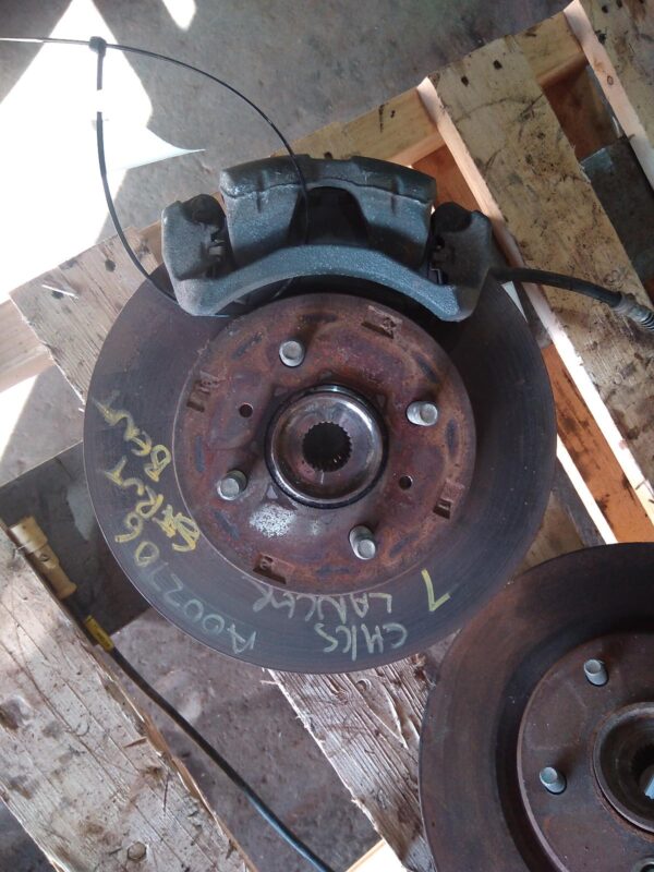 2003 MITSUBISHI LANCER LEFT FRONT HUB ASSEMBLY