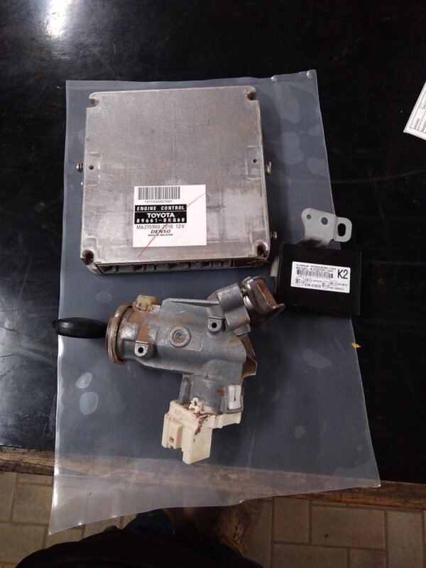 2011 TOYOTA HILUX ECU