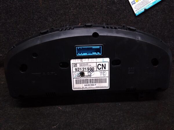 2005 HOLDEN COMMODORE INSTRUMENT CLUSTER